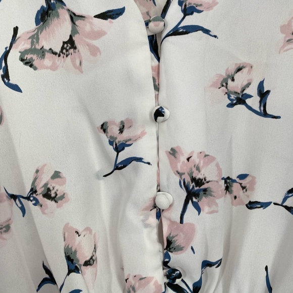 Sienna Sky • Floral White Sheer Buttoned Feminine Blouse - Picture 4 of 14
